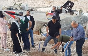الإحتلال يؤجل إخلاء منطقة الخان الأحمر لإجراء 