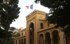 بالصور.. توقيف الأمن اللبناني لناشطين بسبب السفارة الفرنسية 