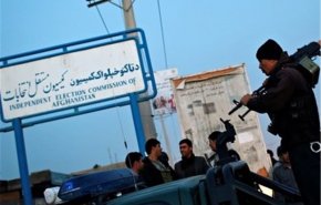 حمله انتحاری به خودروی حامل کارمندان کمیسیون انتخابات افغانستان در کابل
