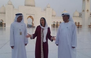 شاهد/ وزيرة اسرائيلية تزور مسجدا بابوظبي!