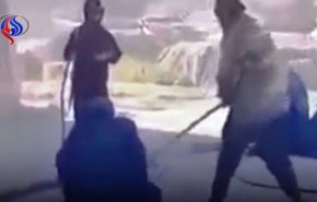 طالبان 2 زن را به اتهام گفت‌وگوی تلفنی با نامحرم شلاق زد+ ویدیو