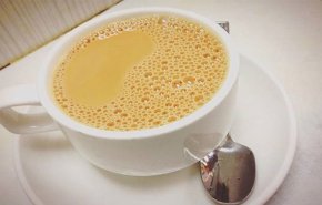 احذر.. شرب الشاي بالحليب يسبب هذه الأمراض!
