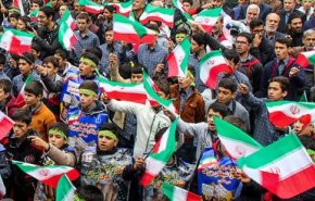 آغاز راهپیمایی مردم و دانشجویان در روز ملی «مبـارزه با اسـتکبار»/ طنین‌انداز شدن فرياد «مرگ بر آمریکا» در کشور