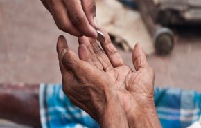 عجوز صينية ثرية تحب التسوّل! 