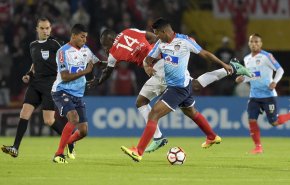 اتليتيكو جونيور يضع قدما في النهائي