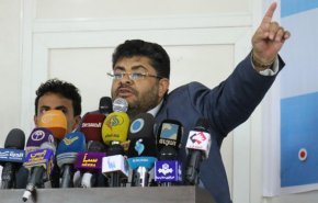 الحوثی: آمریکا  تجاوز به یمن را فرماندهی می کند/ اگر حملات هوایی ائتلاف متوقف شود، حملات موشکی را متوقف می کنیم