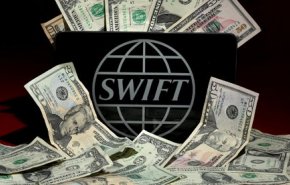 ضربه سخت به تسلط دلار آمریکا بر مبادلات جهان با تحریم سوئیفتی ایران/ جهان در حال عبور از دلار