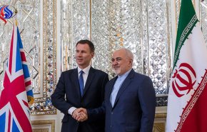 توئیت ظریف در باره محورهای گفتگویش با همتای انگلیسی 