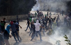 مواجهات عنيفة في شعفاط والاحتلال يقتحم العيسوية