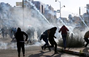 إصابة فلسطينيين باقتحام قوات الإحتلال قرية في الضفة

