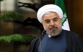 تجلیل روحانی از برگزیدگان بیست و هفتمین اجلاس سراسری نماز