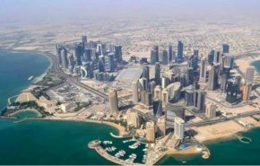 شاهد مسؤول قطري ينشر صورة  تغني 