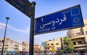 نزول قیمت دلار به کمتر از 10 هزار تومان/ صف فروش طولانی مقابل صرافی‌های دولتی تشکیل شد 
