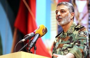 ارتش و سپاه تا سرکوب توطئه‌های آمریکا دست از دست یکدیگر جدا نخواهند کرد