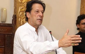 عمران خان: خلبان هندی را آزاد می کنیم