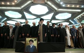 رهبر انقلاب بر پیکر آیت الله هاشمی‌شاهرودی نماز اقامه کردند+ فیلم 

