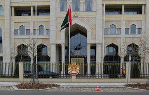 موقع إسرائيلي يعلق على إعادة أبو ظبي لسفارتها بدمشق