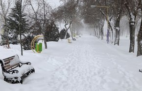 تعطیلی مدارس شهرستان‌های اردبیل/ آغاز بارش برف در قزوین/گم شدن 6 کوهنورد در ارتفاعات شاهرود/ ریزش کوه درجاده کرج - چالوس 