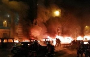 اندلاع حريق في عدد من السيارات يعطل حركة المرور في باريس!