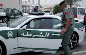 هذا مافعلته شرطة دبي بعد إهانة وافدين عملة الإمارات