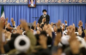 هزاران نفر از مردم قم با رهبر معظم انقلاب اسلامی دیدار کردند
