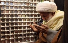 شیخ عیسی قاسم به زیارت مرقد امام حسین (ع) مشرف شد + تصاویر
