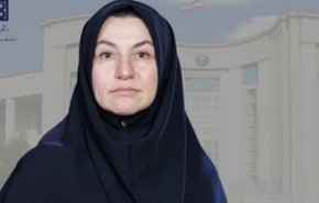 استاذة في جامعة طهران ضمن قائمة 50 عالمة رائدة في آسيا