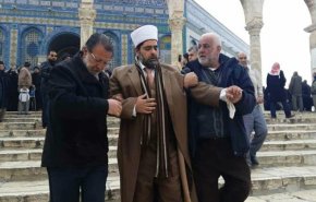 ضرب و شتم مدیر مسجدالاقصی به دست نظامیان اشغالگر