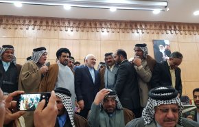ظریف در جمع عشایر کربلا/آمادگی ایران برای لغو روادید بازرگانی همزمان با سفر روحانی به بغداد