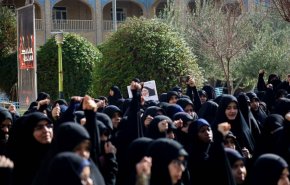 تجمع طلاب جامعه‌الزهرا(س) در اعتراض به بازداشت 'مرضیه هاشمی' در آمریکا + تصاویر

