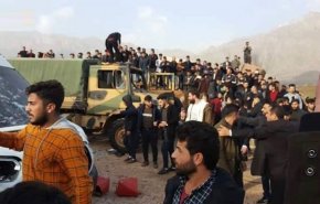 عراقيون يحرقون مقرا عسكريا تركيا شرق دهوك 