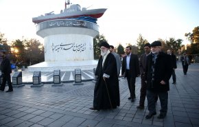 حضور رهبر انقلاب بر سر مزار شهدای «عملیات مهندسی»