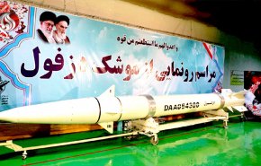 موشک دزفول با برد ۱۰۰۰ کیلومتر رونمایی شد/ اولین نمایش از کارخانه تولید موشک سپاه