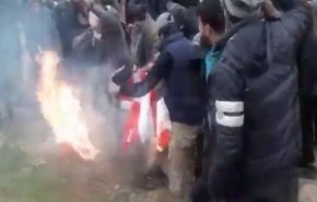 شاهد بالفيديو: هكذا تنتفض الرقة و دير الزور ضد الإحتلال