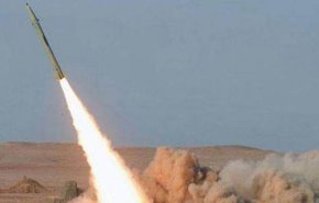 ارتش یمن با شلیک ۵ فروند موشک بالستیک، مواضع نظامیان سعودی را هدف قرار داد
