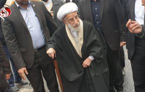 آیت‌الله جنتی به خیل عظیم راهپیمایان پیوست