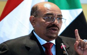 معرفی دولت جدید سودان پس از انحلال دولت مرکزی و دولت های محلی/ البشیر وزیران و استانداران را از میان نظامیان انتخاب کرد