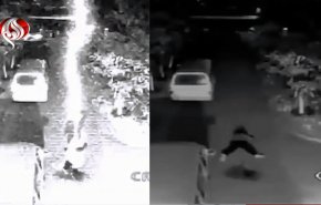 نجاة رجل باعجوبة من ضربتي صاعقتين متتاليتين