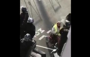خشونت پلیس با جلیقه زردها بار دیگر خبرساز شد
