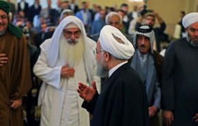 نشست صمیمی روحانی با سران اقوام و طوایف عراق/ تقدیر از نقش ایران در نجات عراق از داعش / مخالفت با تحریم های یکجانبه آمریکا علیه تهران