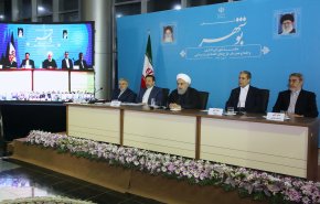 دستگاه قضایی سران آمریکا و طراحان تحریم را به خاطر جنایت علیه بشریت، در داخل و خارج تحت پیگیرد قرار دهد