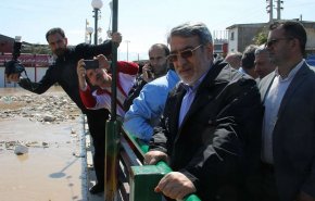 با هدف تسکین آلام سیلزدگان، وزیر کشور تا عادی شدن اوضاع در منطقه می ماند