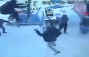 شاهد.. رجل تركي يطير في السماء والفيديو يكتسح تركيا