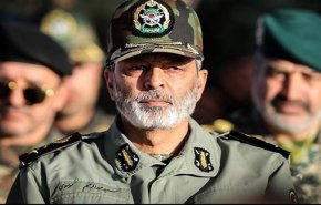 بازدید فرمانده کل ارتش از مناطق سیل زده خوزستان


