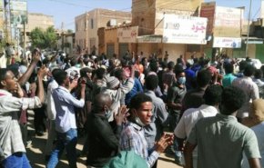 تظاهرات سودانی‌ها علیه البشیر در خارطوم
