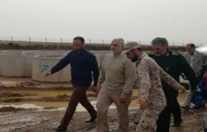 گفت‌وگوی سردار سلیمانی با اهالی منطقه‌ سیل‌زده رفیع به زبان عربی