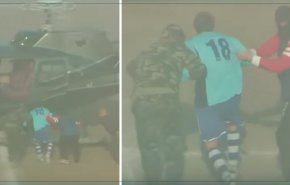 شاهد.. مسلحون على متن هليكوبتر يختطفون لاعبا إيطاليا أثناء المباراة
