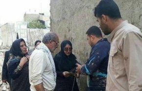 بسیجی کازرونی، طلاهای سیل زده پلدختر را به صاحبش رساند