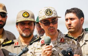 سرلشکر باقری: نیروهای ارتش آمریکا در غرب آسیا دست از پا خطا کنند با آنها برخورد قاطع خواهیم کرد
