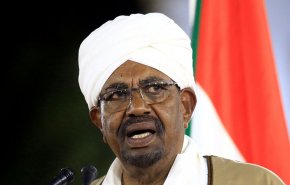 مسؤول سوداني يحدد مكان إقامة البشير بعد تسليم السلطة للجيش
